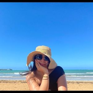 Meet your Posher, Adriana